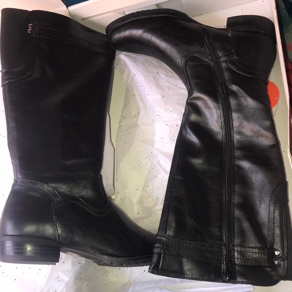 Boots - Picture 1 of 3